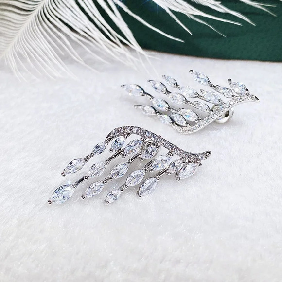 💥 Trendy Elegant Earring for Women CZ Jewelry Wing Shaped Crystal, HA4522 - Picture 4 of 6